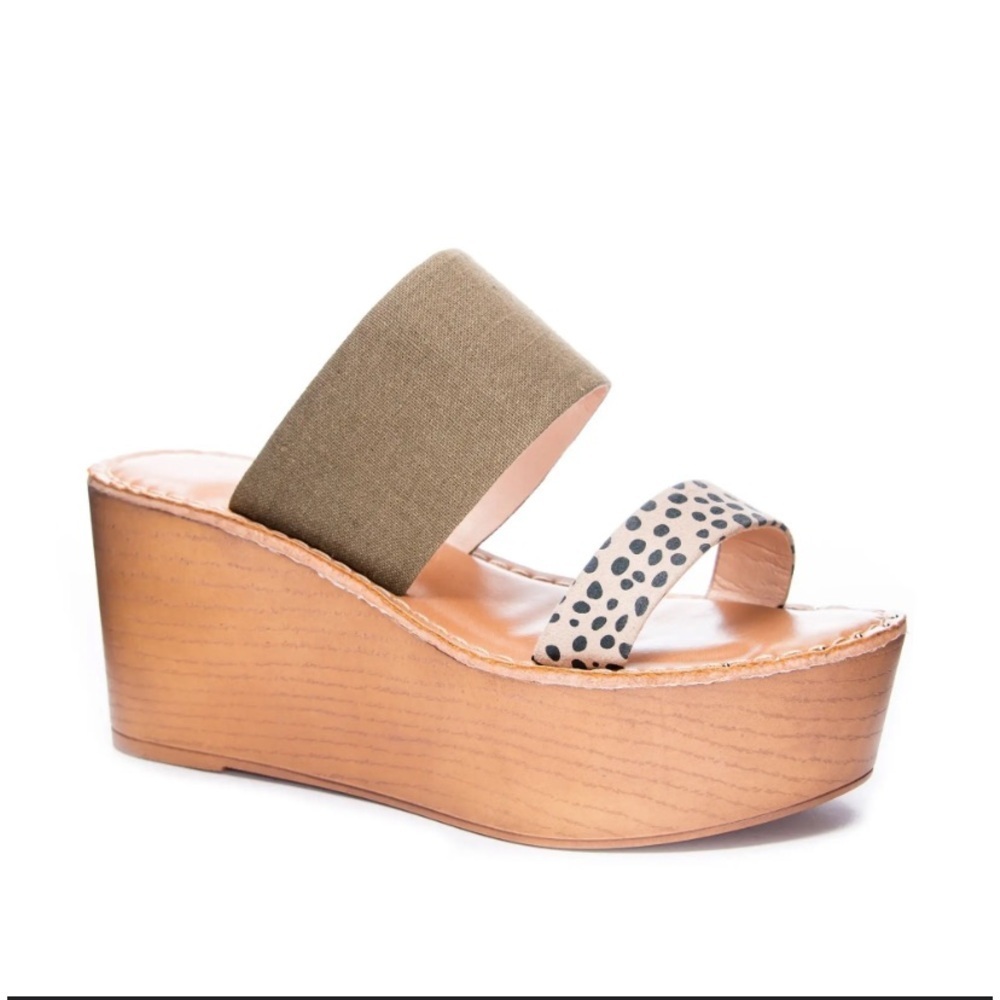 Chinese laundry Tan wedge heels, woman’s shoes, Y2K shoes​